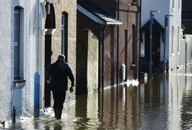 Περισσότερες πλημμύρες περιμένει η Βρετανία, προβλήματα και στην Ιταλία