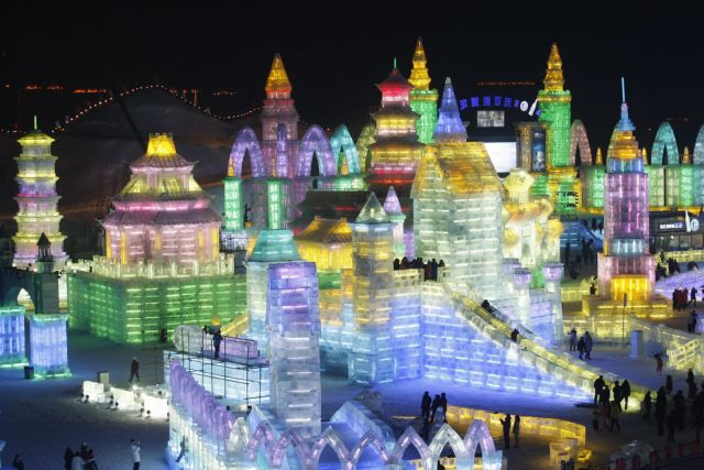 Ανοίγει στην Κίνα το πιο θεαματικό φεστιβάλ γλυπτών από πάγο