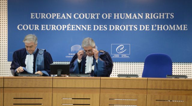 ΕΔΑΔ: Διάκριση η αποκλειστική ονοματοδοσία παιδιού με το επώνυμο του πατέρα