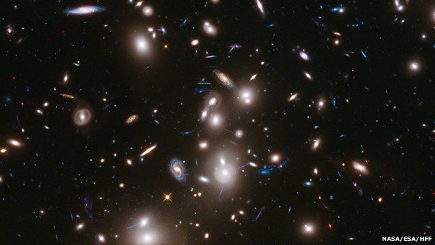 Το Hubble κοιτάζει γαλαξίες στις απαρχές του χρόνου