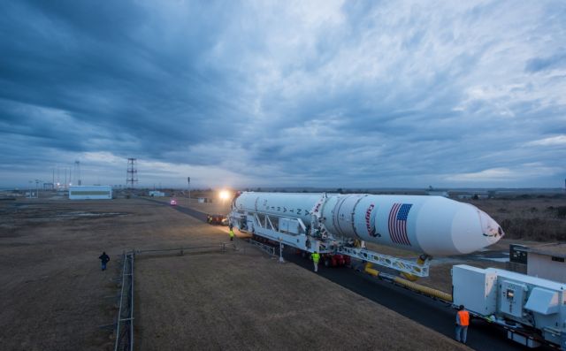 Εκτόξευση διαστημικού φορτηγού αναβάλλεται λόγω ηλιακής καταιγίδας