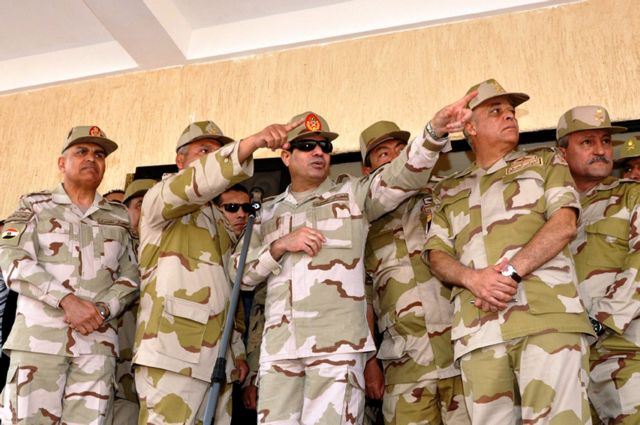 Πρόθυμος δηλώνει ο στρατηγός αλ Σίσι να ζητήσει την προεδρία της Αιγύπτου