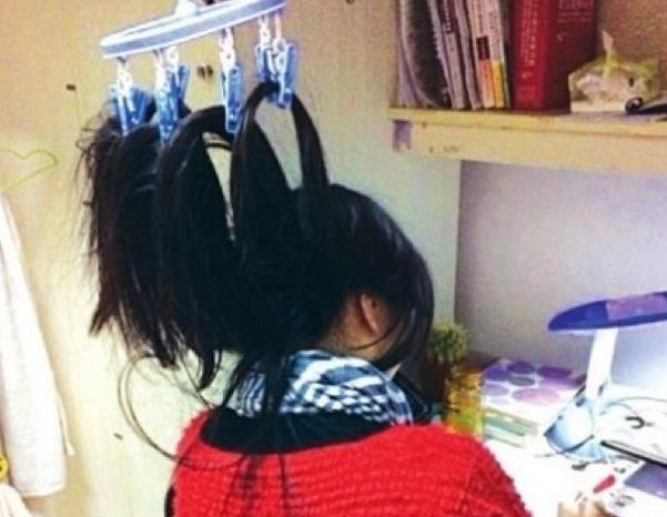 Στα μανταλάκια κρεμιούνται κινέζοι φοιτητές για να μείνουν ξύπνιοι