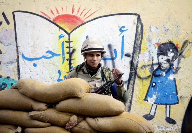 Ένας νεκρός σε συγκρούσεις στην Αίγυπτο με φόντο το δημοψήφισμα