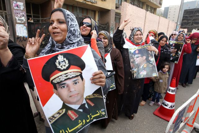Νεκροί και ταραχές στην Αίγυπτο κατά τη διεξαγωγή του δημοψηφίσματος