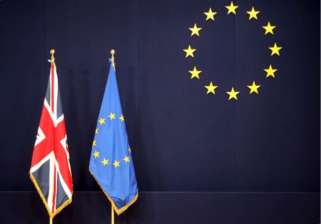 Βρετανία: Δημοσκόπηση εκτοξεύει τους ευρωσκεπτικιστές, τρίτος ο Κάμερον