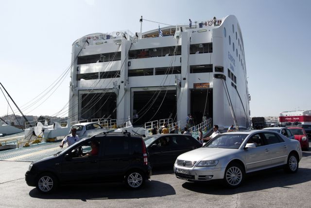 ΥΠΟΙΚ: Απαιτείται έγκριση της τρόικας για μείωση ΦΠΑ στις ακτοπλοϊκές μεταφορές