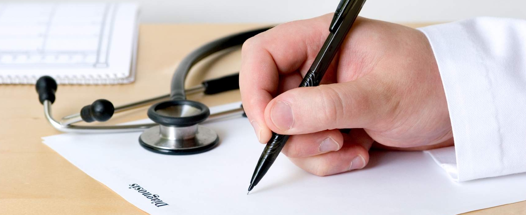 Την κατάργηση του μηνιαίου ορίου συνταγογράφησης, ζητούν οι γιατροί