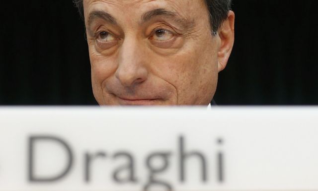 Kινδύνους για οπισθοδρομήσεις στην Ευρωζώνη βλέπει ο Ντράγκι