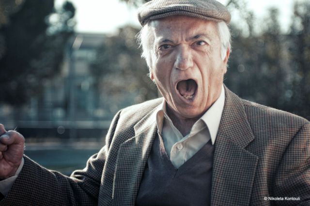 Άνθρωποι της διπλανής πόρτας ουρλιάζουν για τον πόνο του άλλου