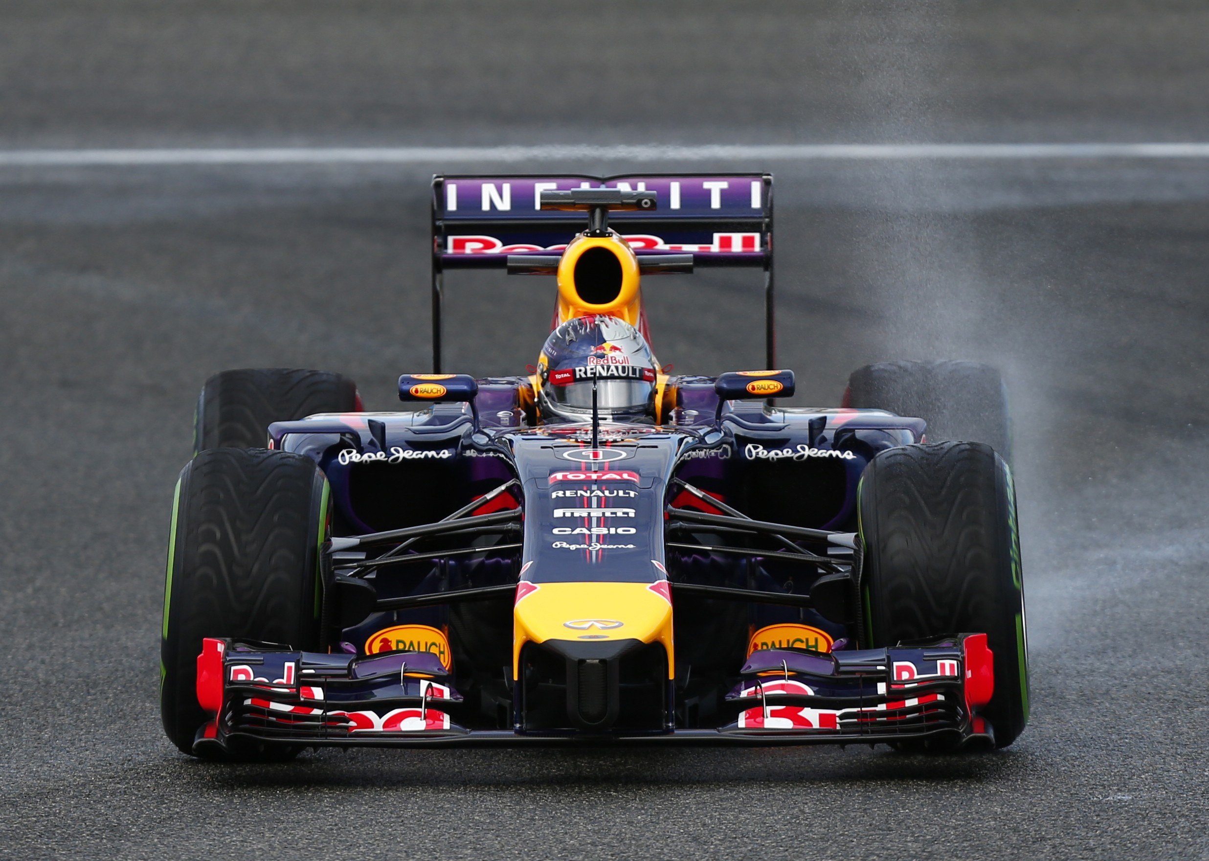 Δοκιμές F1 2014 - Τα προβλήματα κυριάρχησαν και τη δεύτερη ημέρα των δοκιμών στη Χερέθ