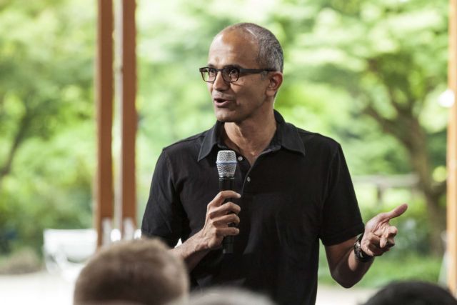 Τον «άνθρωπο από το cloud» φέρεται να επιλέγει ως CEO η Microsoft