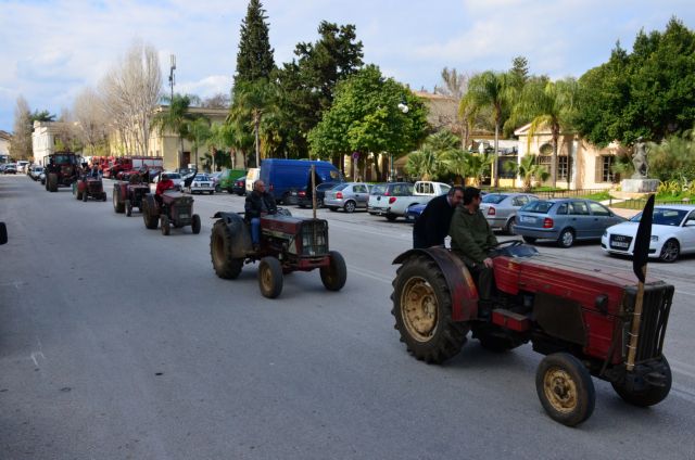 Μπλόκα στο οδικό δίκτυο στήνουν από τη Δευτέρα οι αγρότες