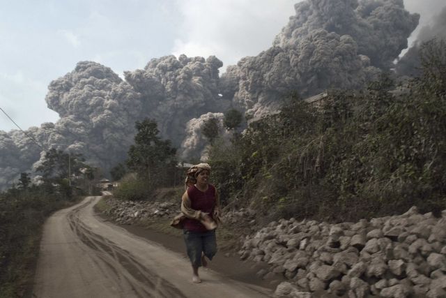Φονικές «πυροκλαστικές ροές» σε ηφαίστειο της Ινδονησίας