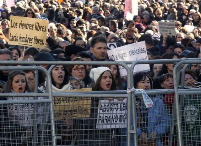Διαμαρτυρία στην Ισπανία κατά νομοσχεδίου που περιορίζει τις εκτρώσεις