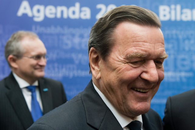 Στα δίχτυα της NSA είχε πέσει και ο πρώην καγκελάριος Γκέρχαρντ Σρέντερ