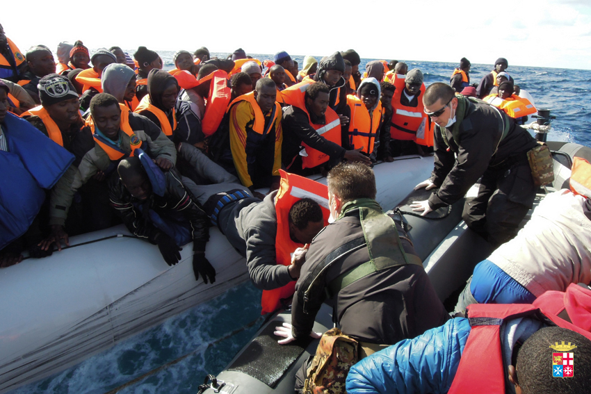 Πάνω από 1.100 μετανάστες σε μία ημέρα ανοικτά των ιταλικών ακτών