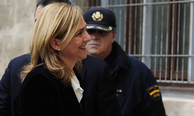 Eίχα εμπιστοσύνη στον σύζυγό μου, λέει στους δικαστές η κόρη του Χουάν Κάρλος