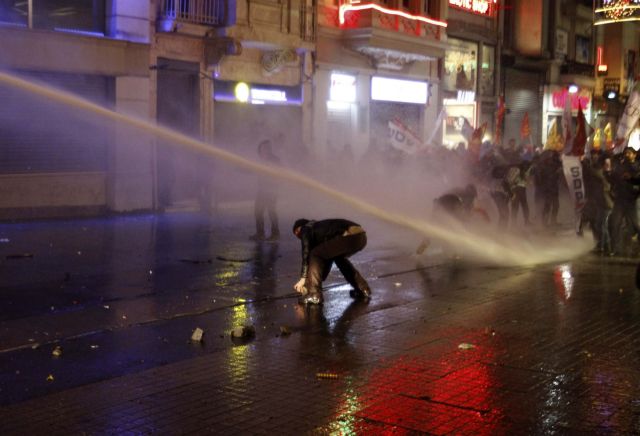 Επεισόδια σε τουρκική διαδήλωση κατά της λογοκρισίας στο Διαδίκτυο
