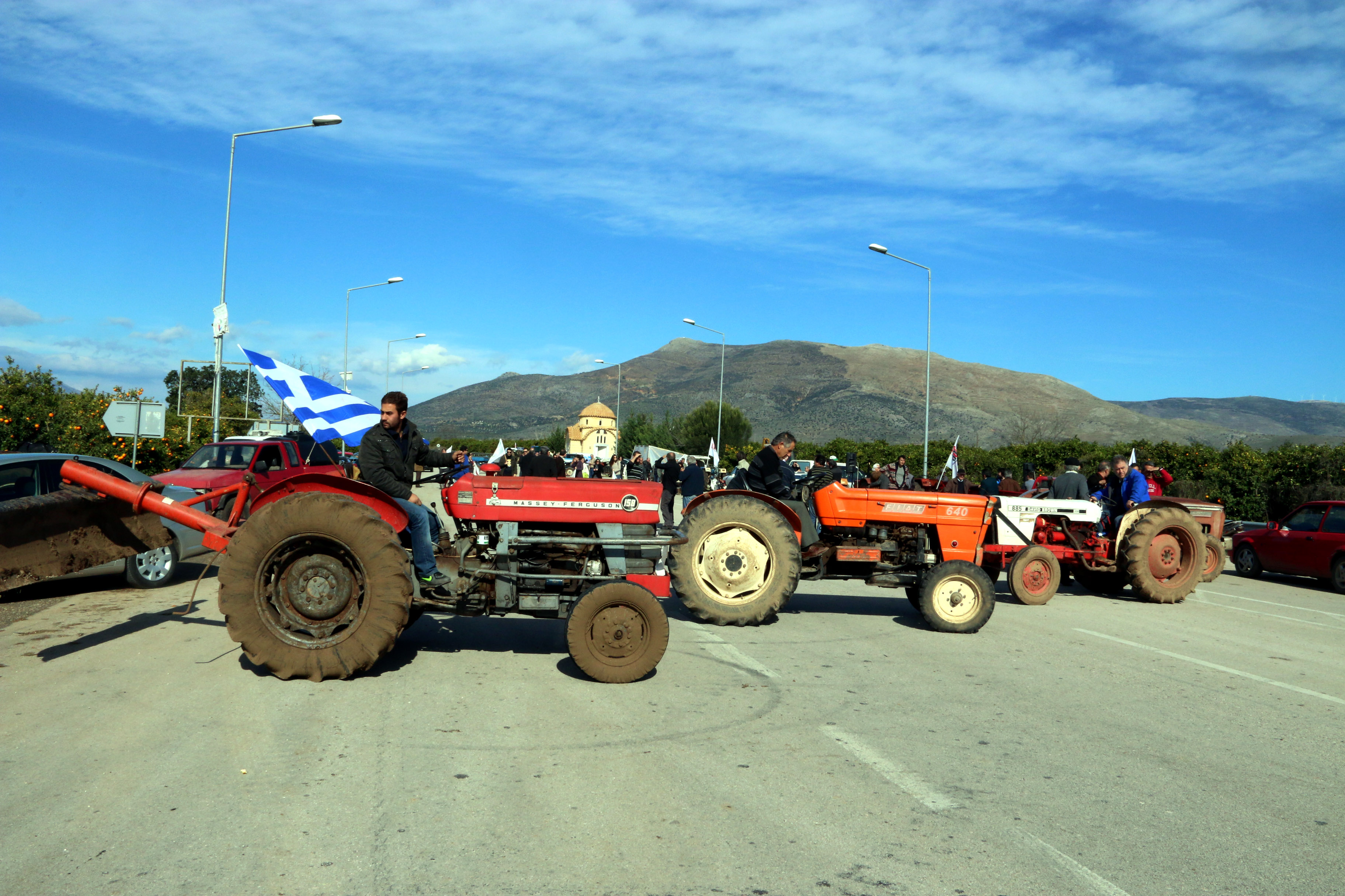 Συναντήσεις με πολιτικούς αρχηγούς έχουν αντιπροσωπείες των αγροτών