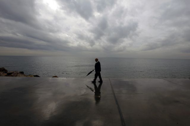 Bloomberg: H Ευρώπη δεν πρέπει να αφήσει την Ελλάδα να «πνιγεί» στο χρέος