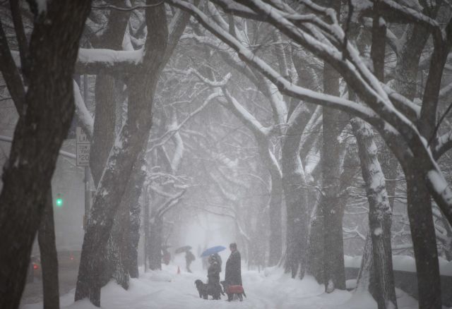 Φονική χιονοθύελλα «σαρώνει» τις ανατολικές ΗΠΑ, τουλάχιστον 21 νεκροί