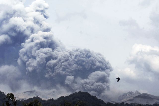 Επαναλειτουργούν τρία αεροδρόμια μετά την ηφαιστειακή έκρηξη στην Ιάβα