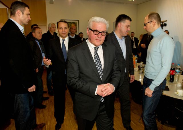Συνάντηση των ευρωπαίων ΥΠΕΞ με τον Γιανούκοβιτς πριν εξετάσουν κυρώσεις