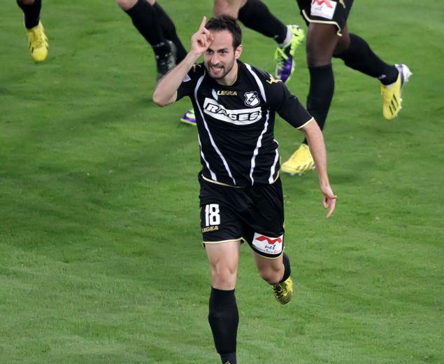 Ανανέωσε ο Λαμπρόπουλος, δέκα μέρες εκτός ο Μπούρμπος