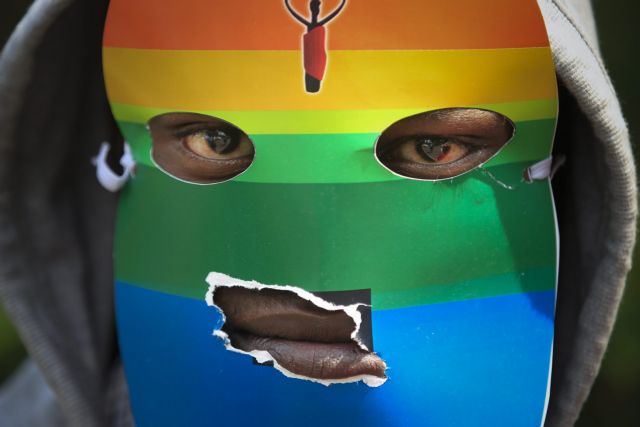 «Πάγωσε» το νομοσχέδιο κατά των ομοφυλοφίλων ο πρόεδρος της Ουγκάντα