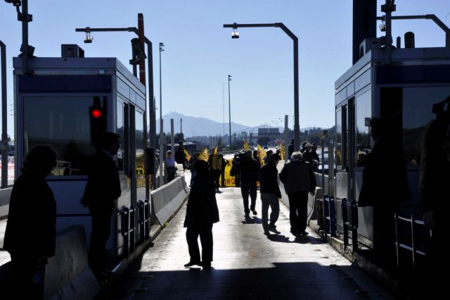 Οκτώ προσαγωγές σε διαμαρτυρία κατά των διοδίων στον κόμβο της Πάχης