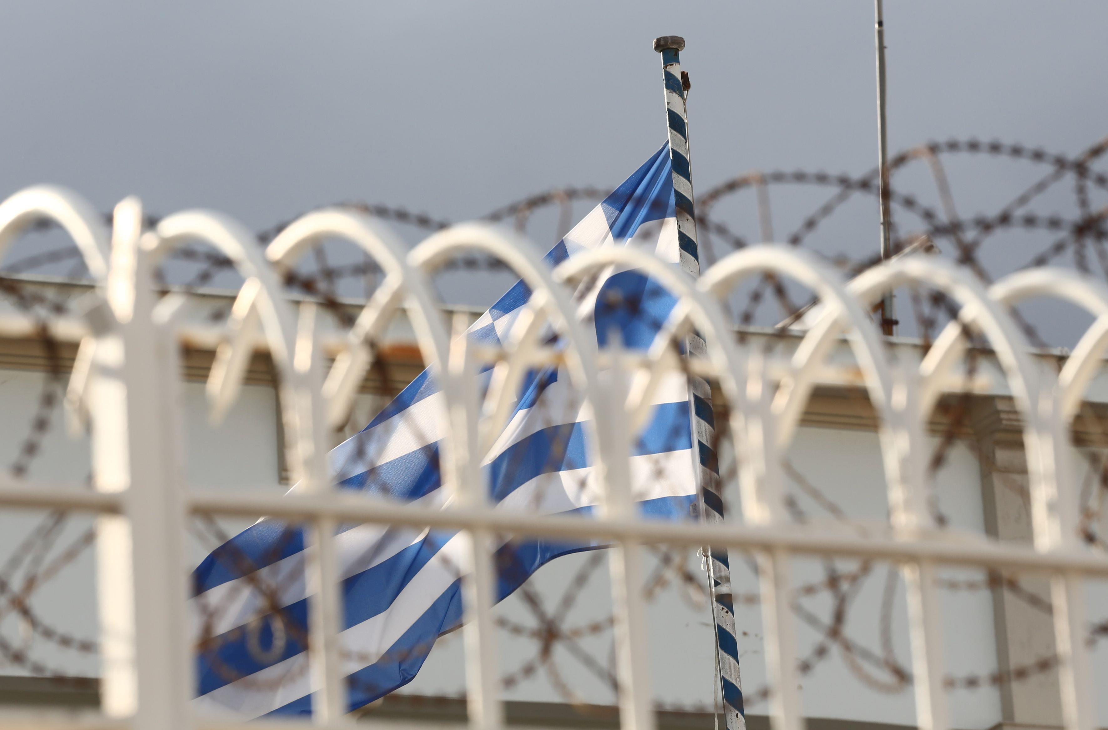 Προσπάθησαν να πετάξουν δέμα με ναρκωτικά και κινητά στις φυλακές Κορυδαλλού