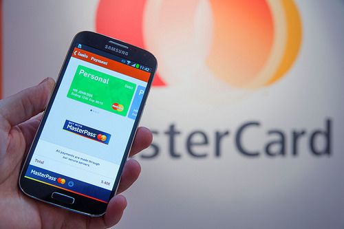 Τις πληρωμές μέσα από app σε smartphone θα εγγυάται η MasterCard