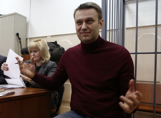 Σε κατ’ οίκον περιορισμό και «φιμωμένος» ο Αλεξέι Ναβάλνι