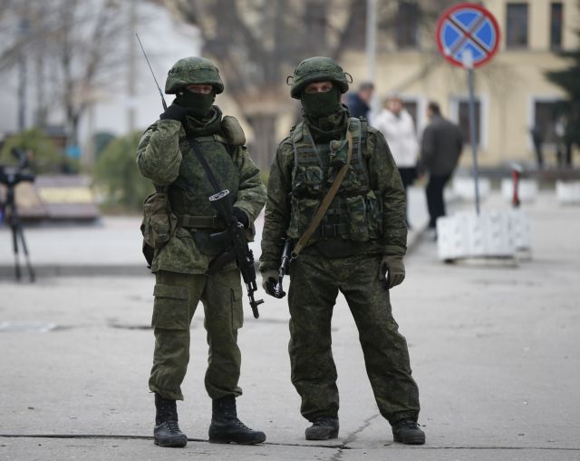 Βαθαίνει η κρίση στην Κριμαία, σε ετοιμότητα οι δυνάμεις Ρωσίας, Ουκρανίας