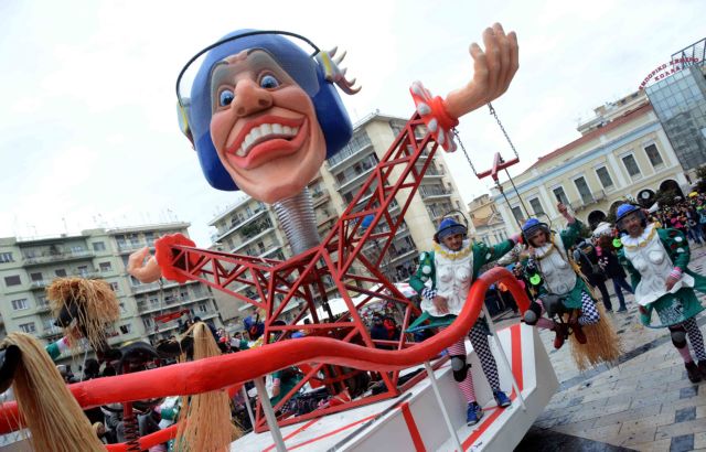 Πάνω από 30.000 καρναβαλιστές στην παρέλαση αρμάτων της Πάτρας