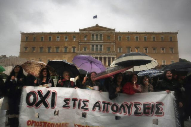 Ακαρπη η συνάντηση Βρούτση-τρόικας για ομαδικές απολύσεις και εισφορές