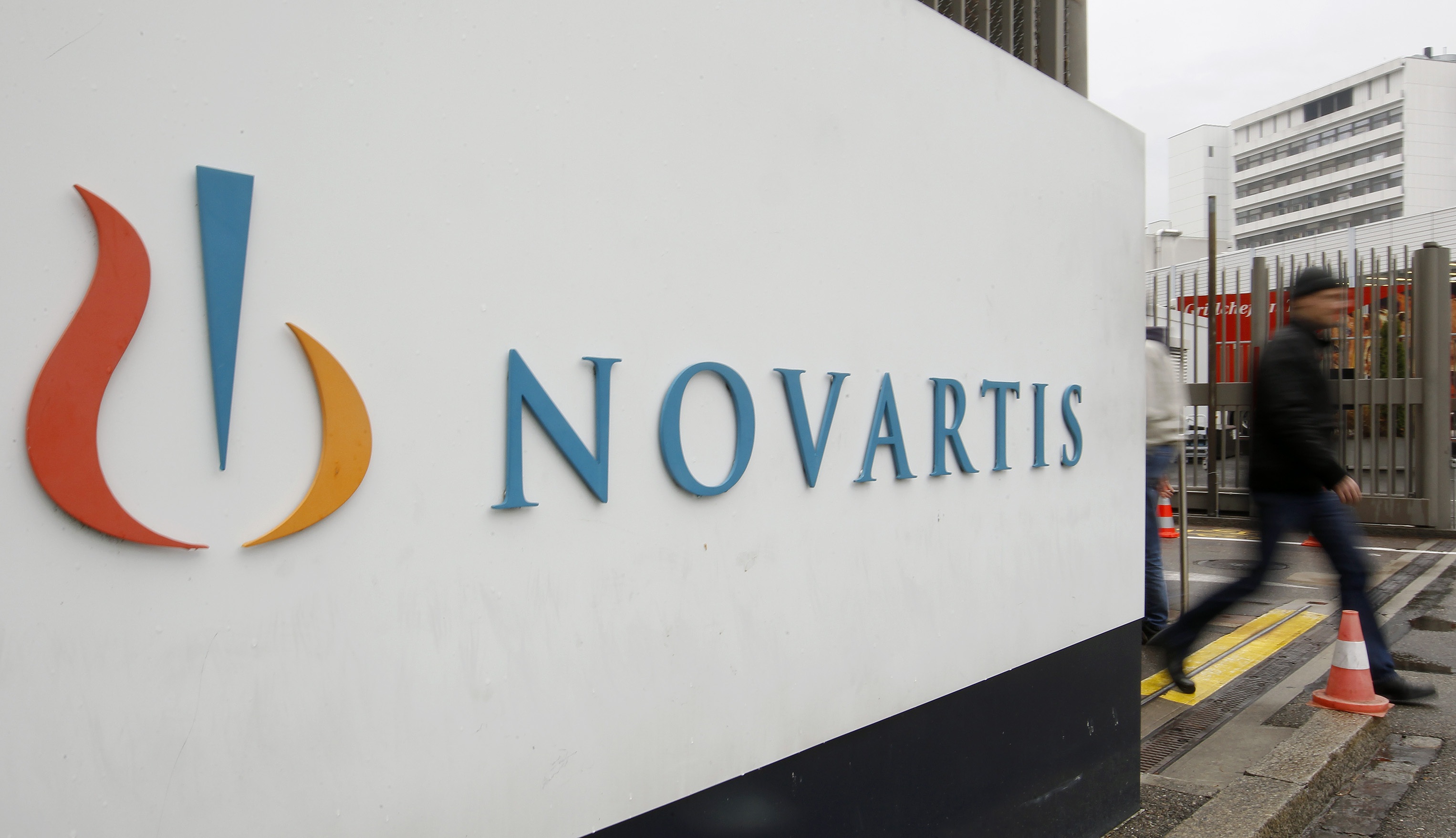 Είδη πρώτης ανάγκης μοίρασε σε μη κυβερνητικές οργανώσεις η Novartis Hellas