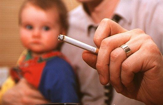 Πρόωρη γήρανση των παιδικών αρτηριών προκαλεί το παθητικό κάπνισμα