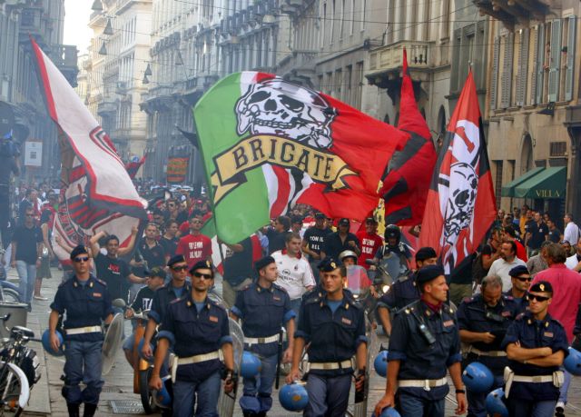 Ο Μπερλουσκόνι δεν… παντρεύεται και δεν πουλάει τη Μίλαν