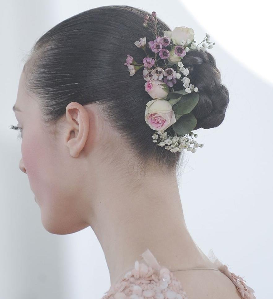 Λουλούδια στα μαλλιά και πώς θα τα φορέσετε