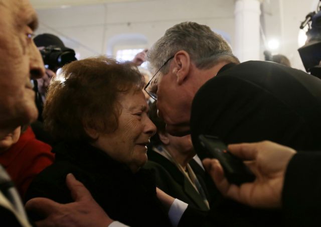 Γκάουκ: Υποκλίνομαι με αίσθημα ντροπής στα θύματα του Ολοκαυτώματος