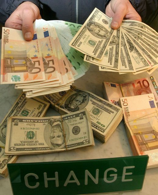 Το ισχυρό ευρώ δημιουργεί πίεση στην Ευρωζώνη, λέει ο Νουαγιέ της ΕΚΤ