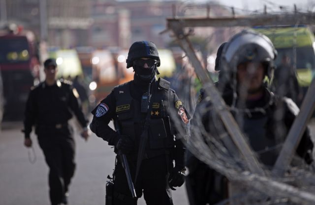 Αυτοσχέδια βόμβα εξερράγη έξω από την ισραηλινή πρεσβεία στο Κάιρο