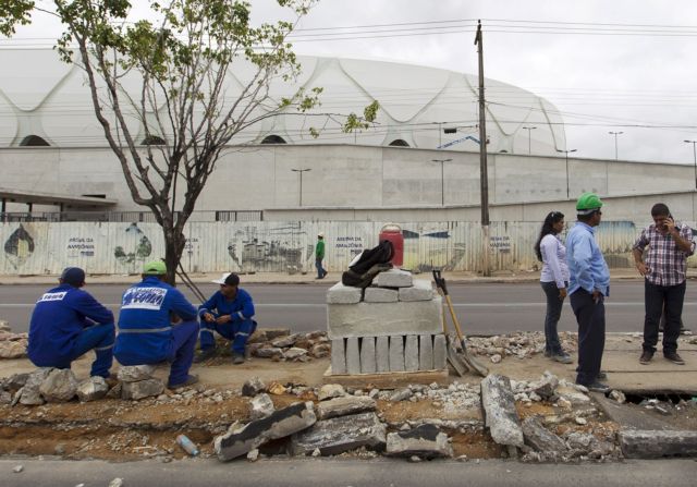 Δυσφορία στη FIFA για τις εγκαταστάσεις του Μουντιάλ της Βραζιλίας