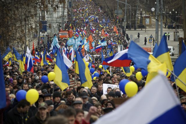 Συγκεντρώσεις στη Μόσχα υπέρ και κατά της προσάρτησης της Κριμαίας