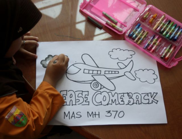 Πιλότοι και προσωπικό εδάφους στο επίκεντρο των ερευνών για την πτήση MH370