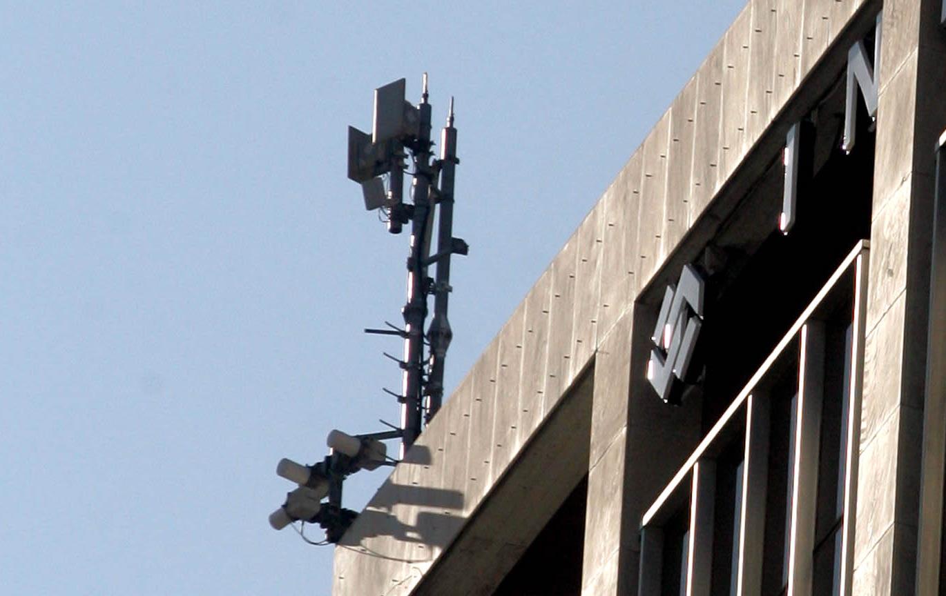Ασάφειες στη νομοθεσία για τις κεραίες κινητής τηλεφωνίας