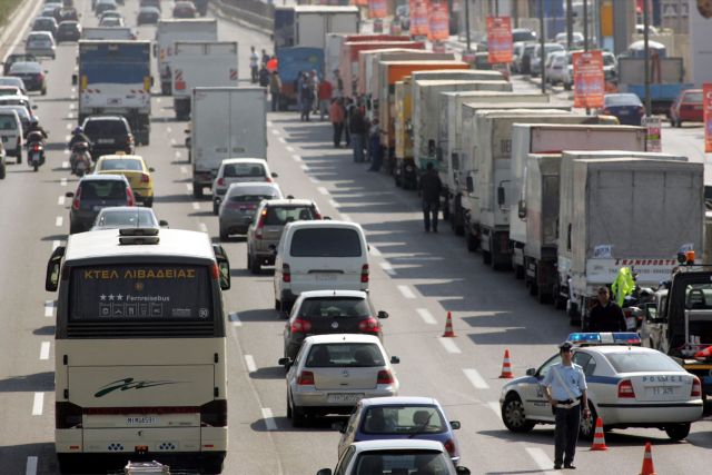 Καραμπόλα πέντε αυτοκινήτων στην εθνική Αθηνών-Κορίνθου