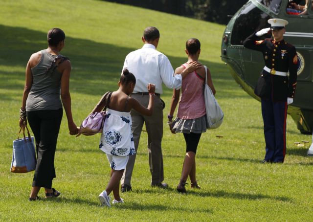 Πολυήμερο ταξίδι στην Κίνα ξεκινά η Μισέλ Ομπάμα με τις κόρες της